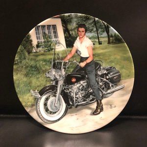 Elvis Presley Collectors Plate Looking at a Legend